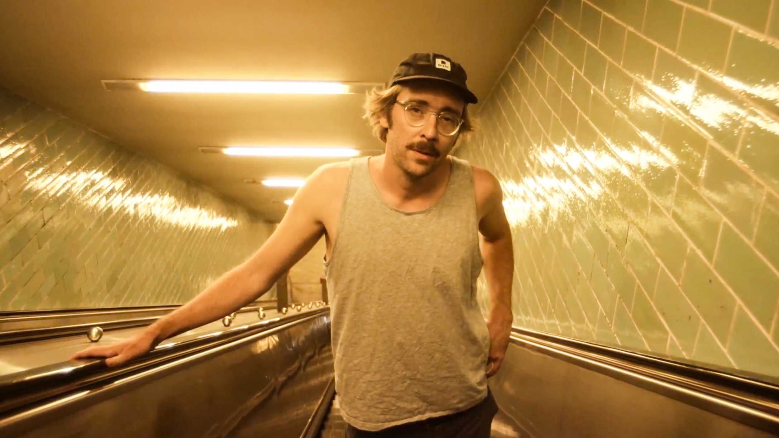 Videopremiere: 1000 Gram werfen in „Don’t Mind/ Will Abide“ einen spannenden Blick auf Berlin