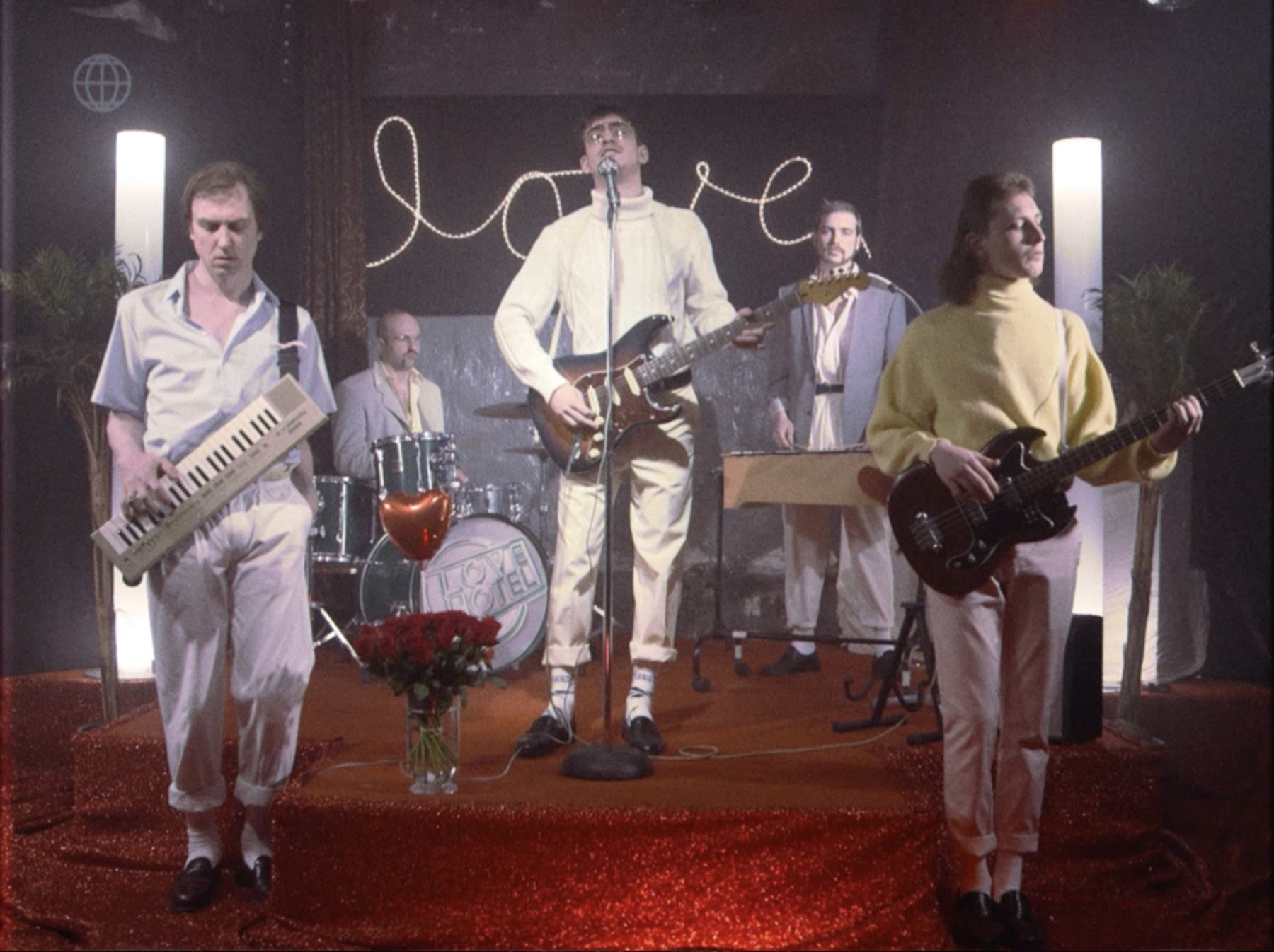 In Love We Trust: Yung Hurn spielt mit seiner Love Hotel Band beim Melt Festival