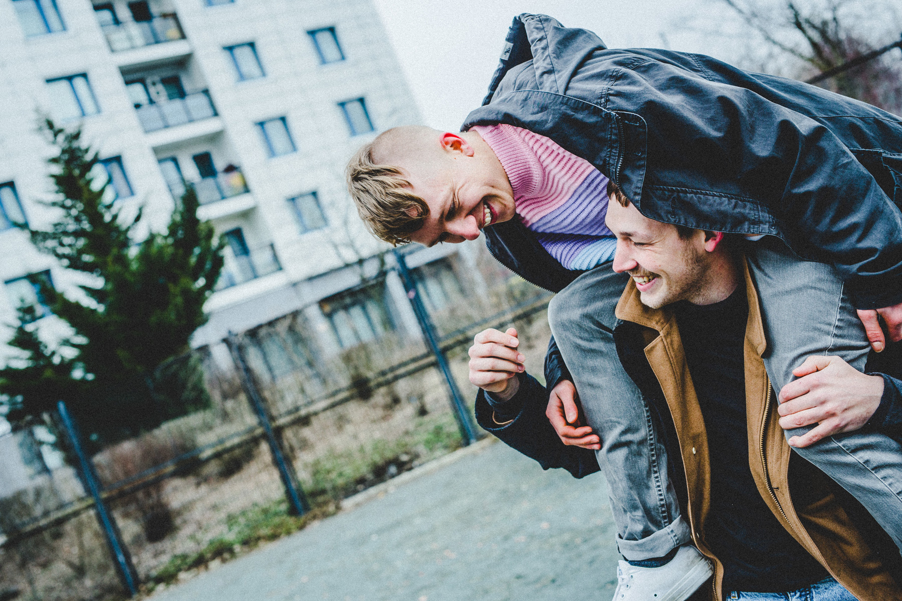 DIFFUS präsentiert: I Salute gehen mit ihrem experimentellen Noise-Rap auf Tour