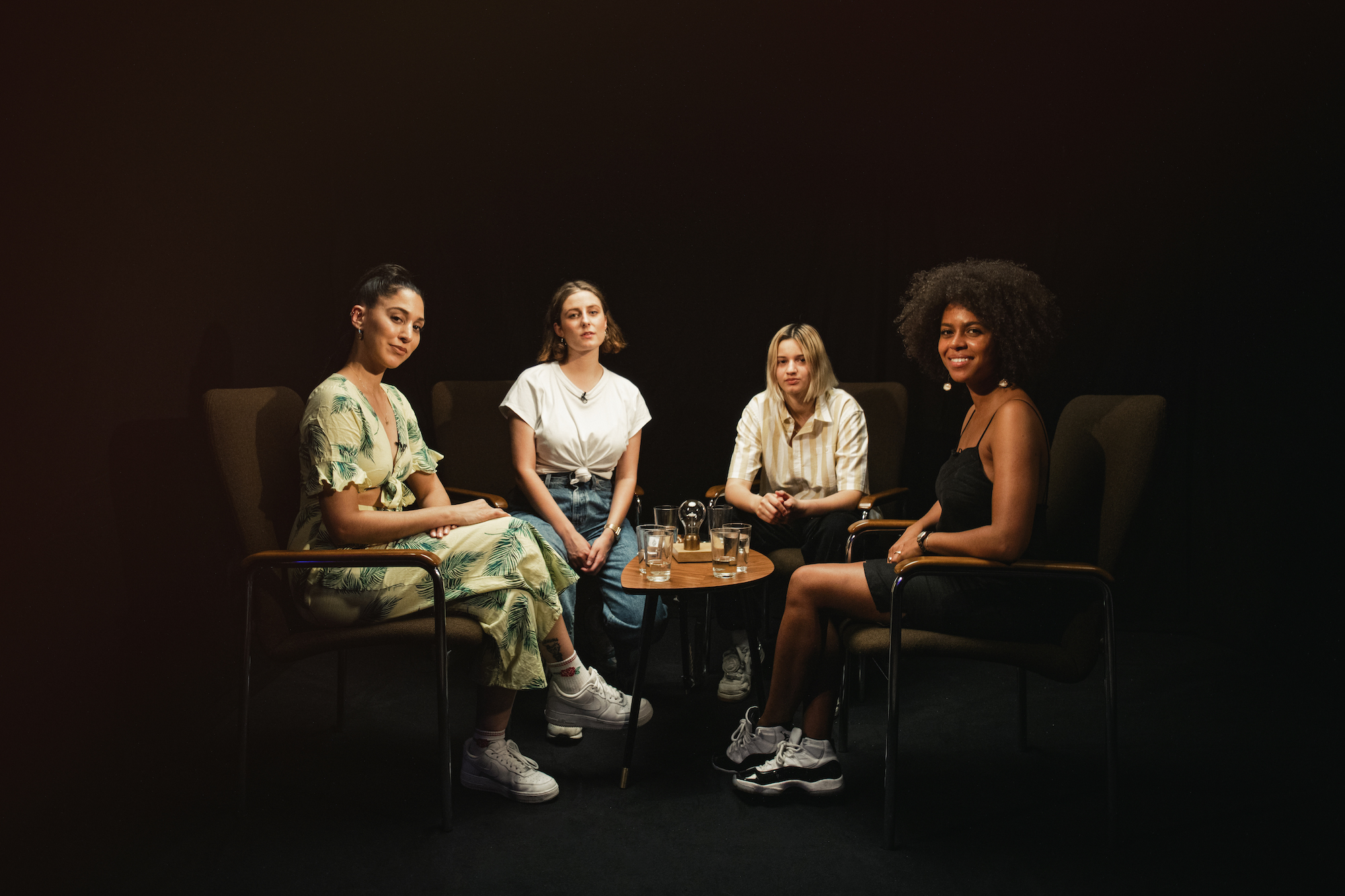 Die vierte Folge der „4 wegen Rap“ Talkshow: Mavi Phoenix