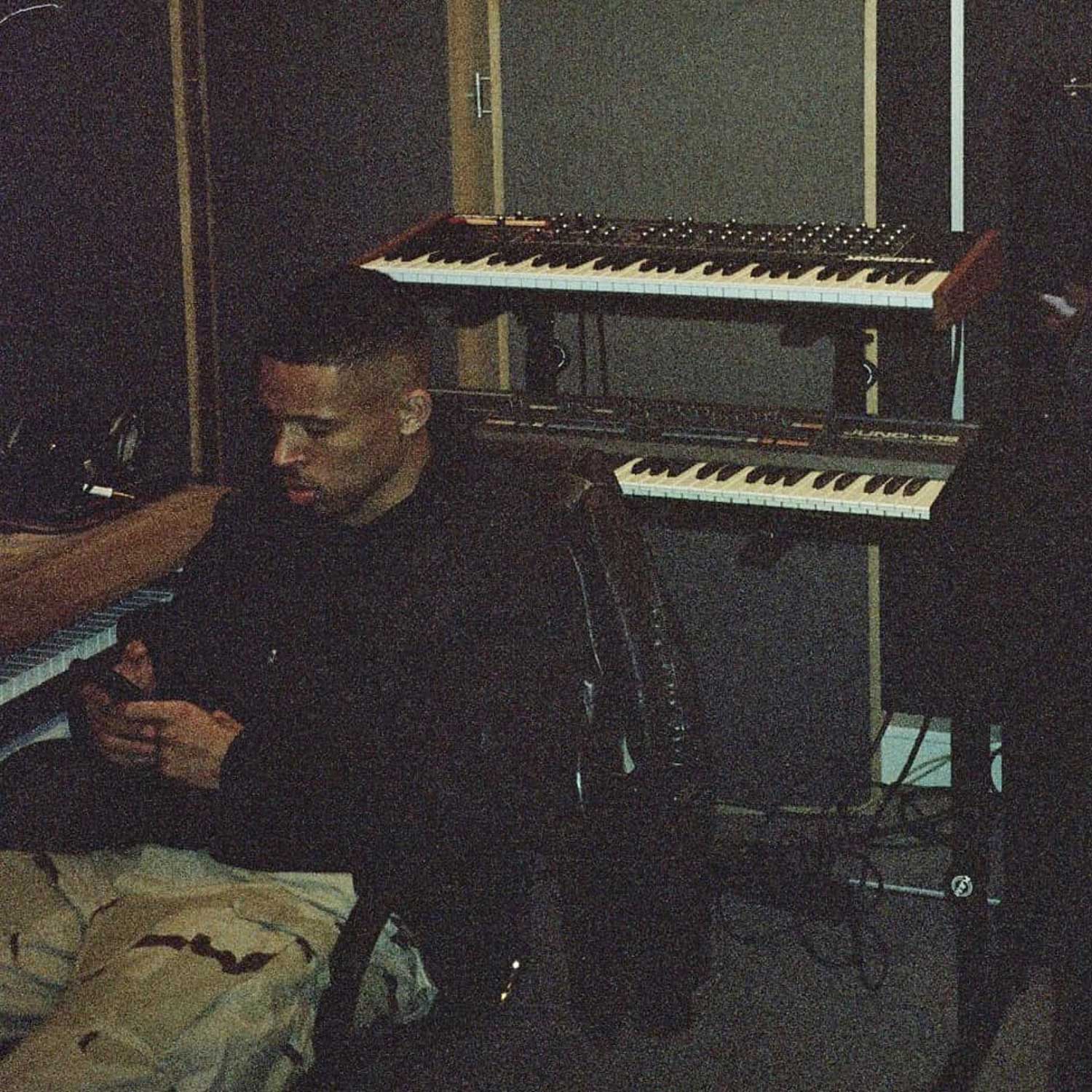 Verknüpfung der Welten: Ansu aus Hamburg verarbeitet auf seinem Debüt-Tape „Assoziativ“ die Lebensumstände in seinem Kiez