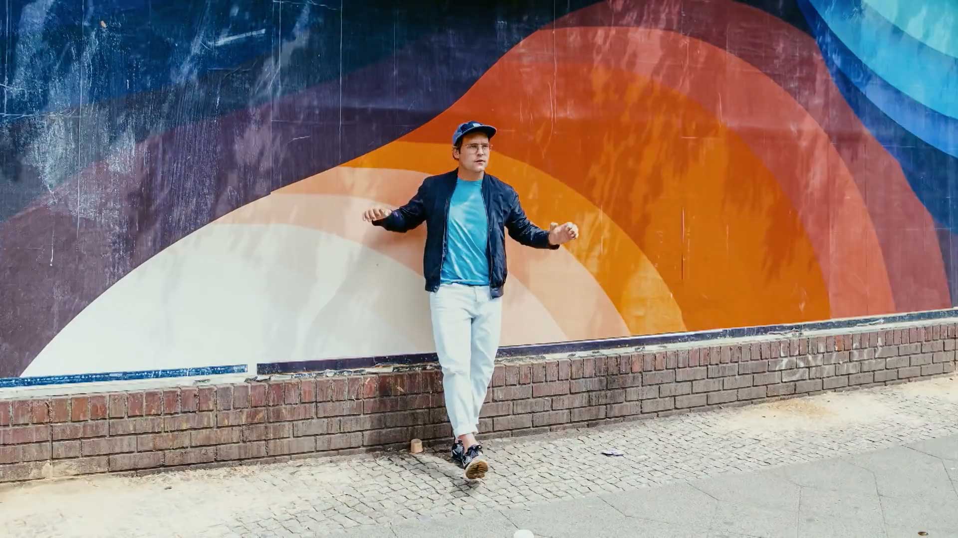 Bosse tanzt mit Freunden im Musikvideo zur neuen Single „Alles ist jetzt“