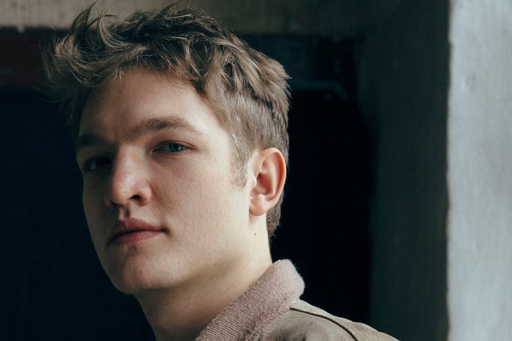 Der österreichische Sänger Felix Kramer und sein Song „Wahrnehmungssache“