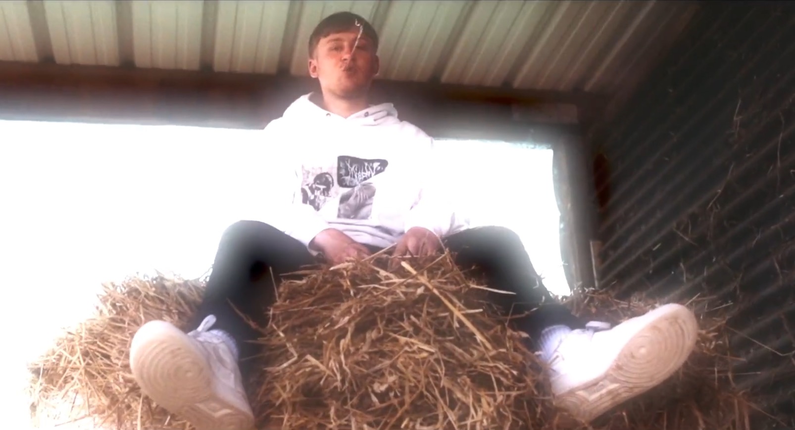 Raus ins Grüne mit Jace und dem neuen Video zu „Land“