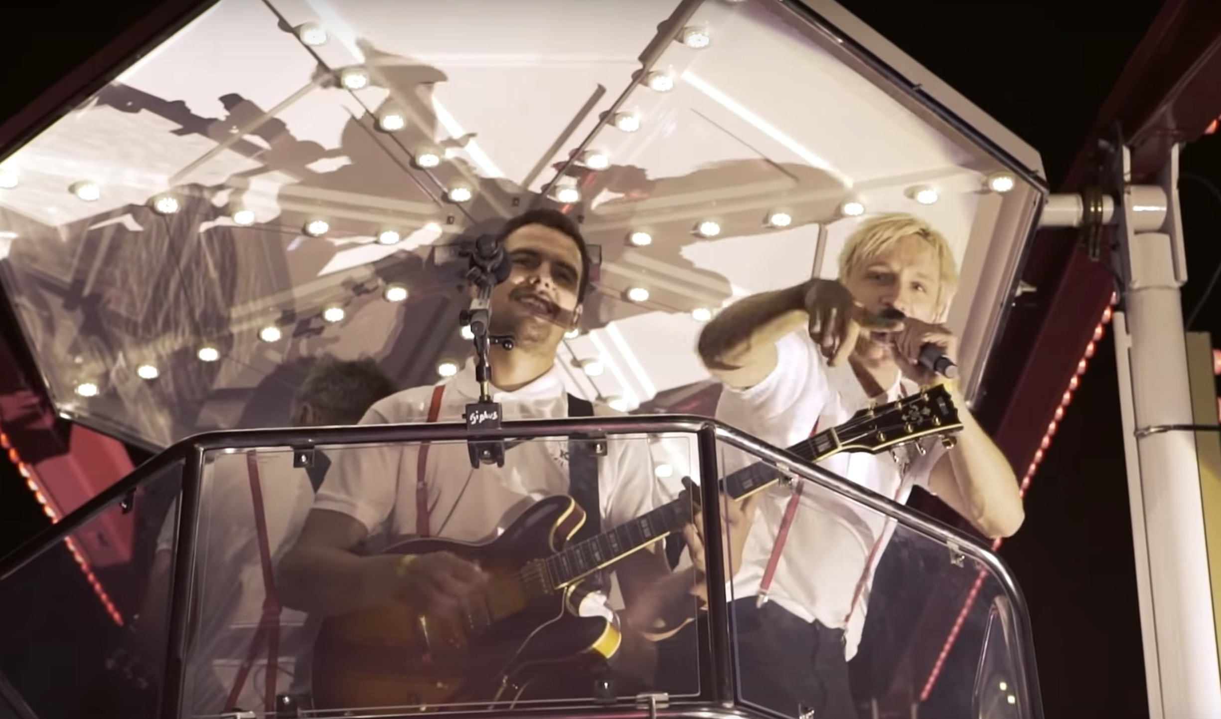 Kraftklub spielen „Ich will nicht nach Berlin“ auf einem Riesenrad - DIFFUS