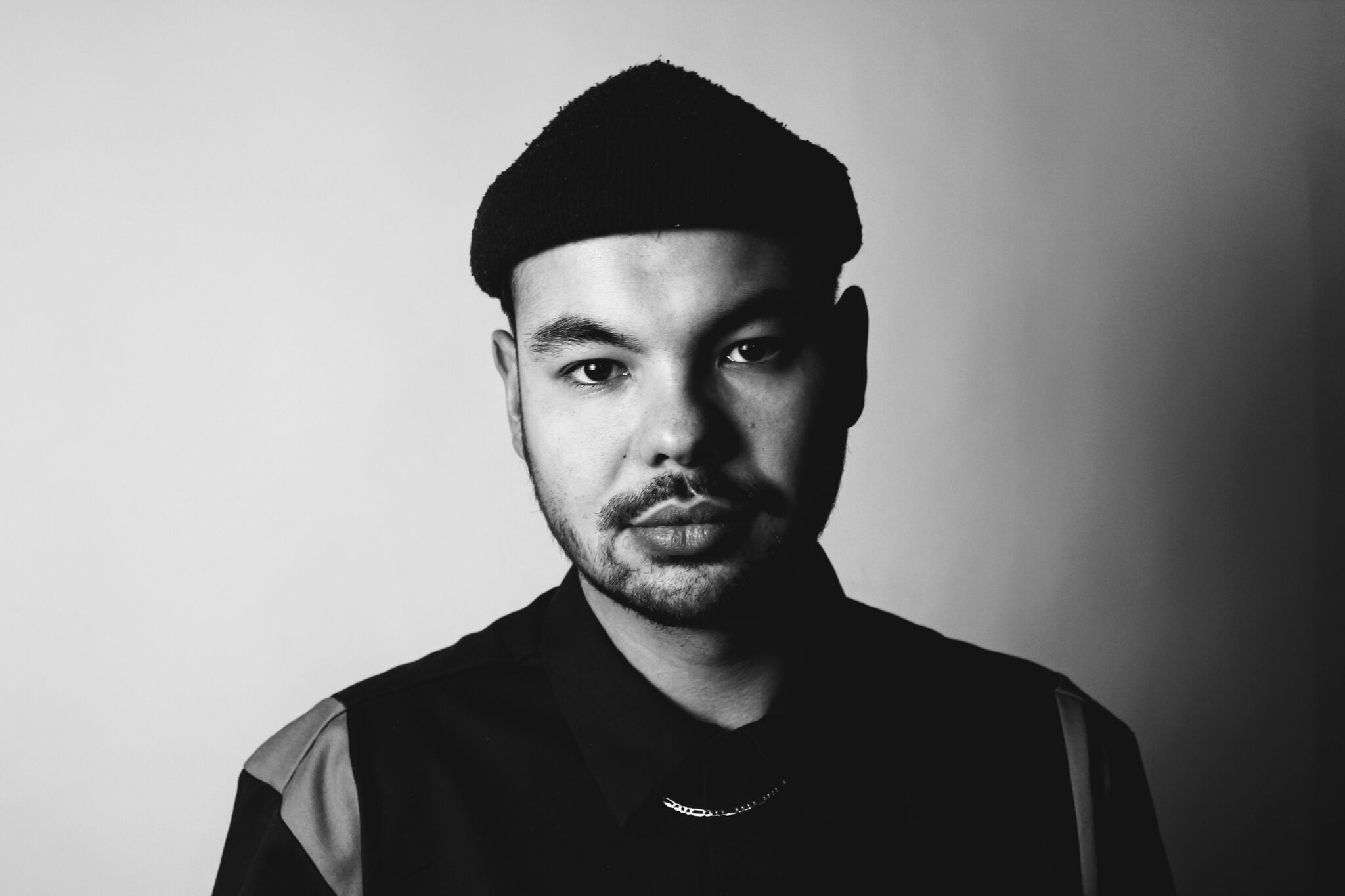 Der Rapper Anoki tränkt mit seiner neuen Single alles in „Rosé“