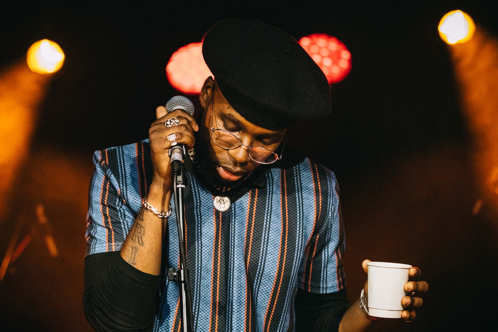 Che Lingo setzt sich auf seiner EP „Sensitive“ mit seiner Rolle als Mann auseinander