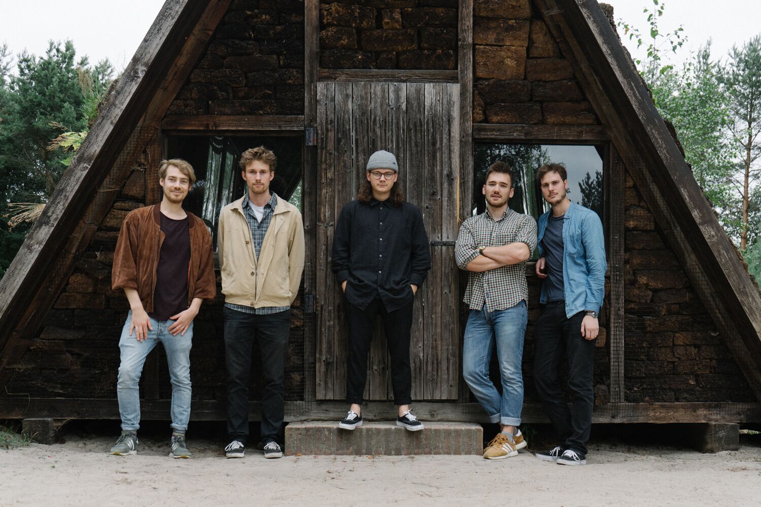 Videopremiere: Walking on Rivers laden mit ihrer ersten Single „Off the Trails“ in die Natur ein