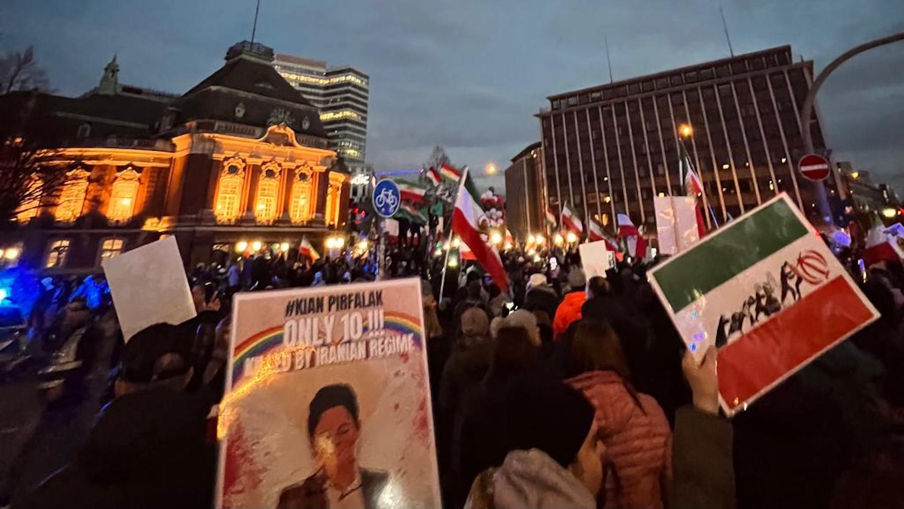 Iran-in-Hamburg-by-Maryamfyi