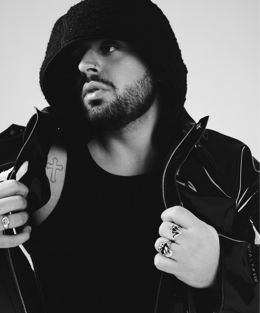 Shaxsiy saunada yashirin kamerali jinsiy aloqa